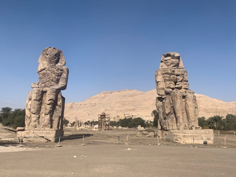 2 stone statues that depict Pharaoh Amenhotep III