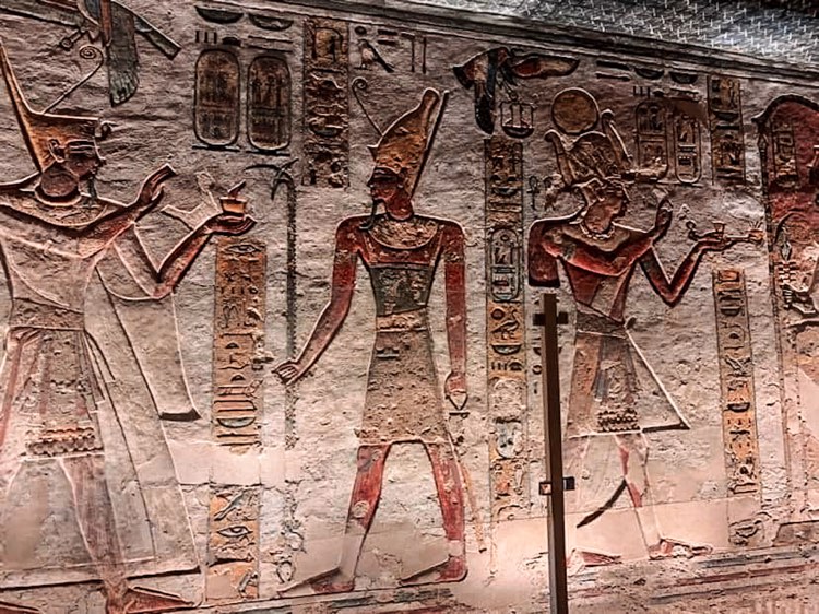 Hieroglyphic depicting people