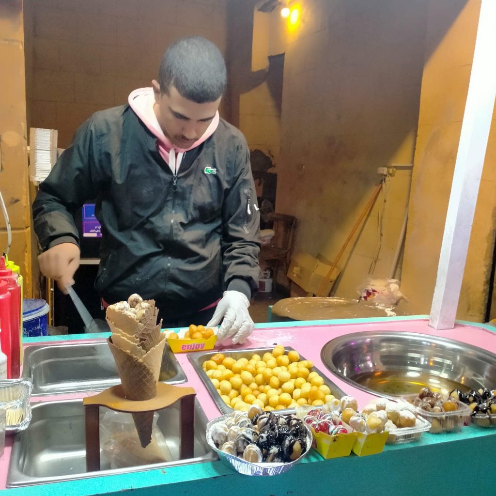 Man frying the zalabia balls