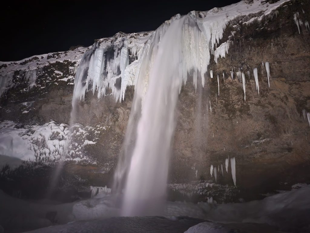 seljalandsfoss waterfall