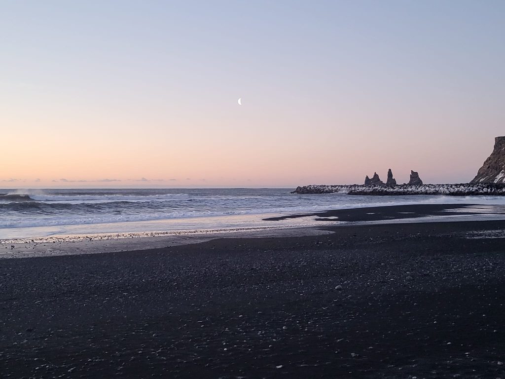 viks black sand beach